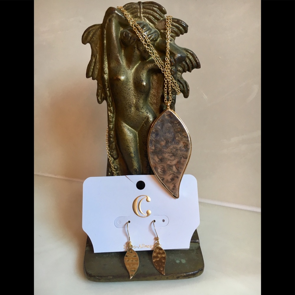 NWT Two-tone Statement Pendant and Earrings Set